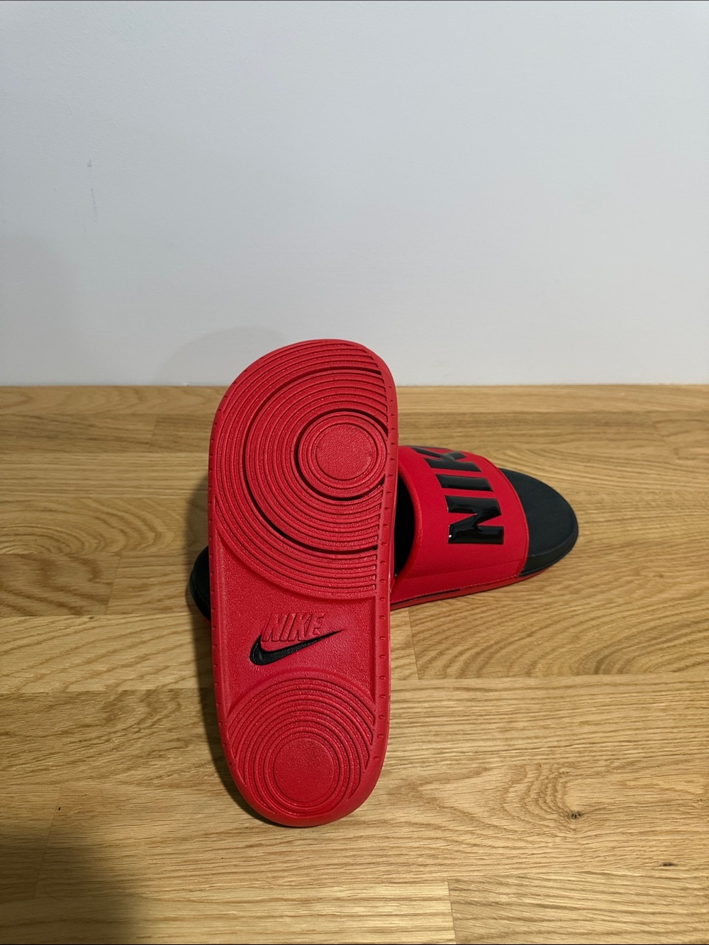 Nike Men’s Offcourt size 9  Red and Black Logo Slide Sandals - Picture 5 of 5